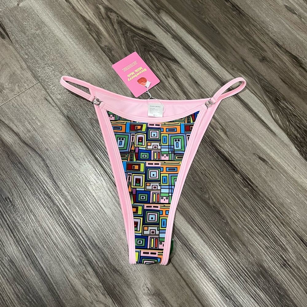 Strawberry Milk Mob Bottom